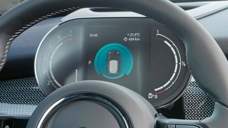 MINI Hatch بخمسة أبواب - شاشة عدادات مركزية متعددة الوظائف - عداد رقمي للفات المحرك.