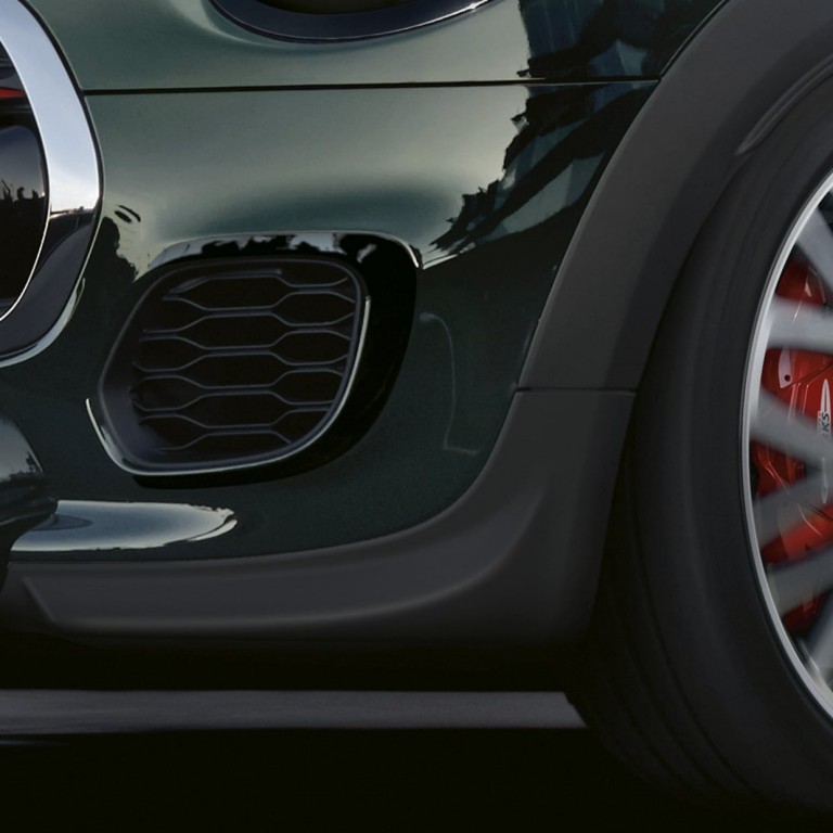 سيارة MINI John Cooper Works – مجموعة المصد باللون الأسود – الخطوط الرياضية