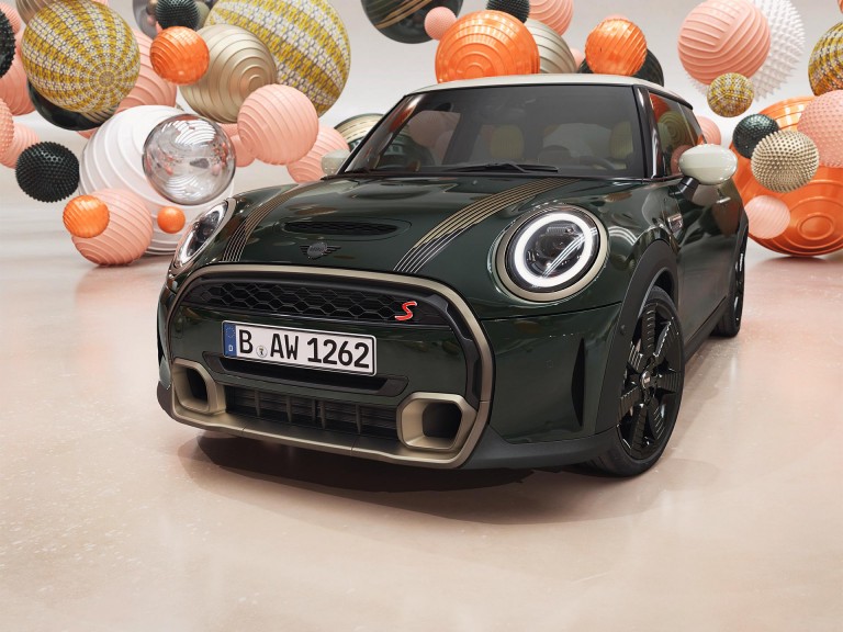 الإصدار الحازم MINI Hatch Resolute بثلاثة أبواب - أخضر Rebel - شرائط غطاء المحرك