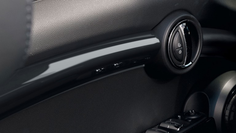 الإصدار MINI Convertible Seaside - التصميم الداخلي - حواف الأبواب