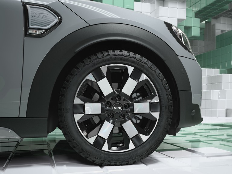 الإصدار الجامح MINI Countryman Untamed - الملحقات - عجلات 18 بوصة بأضلاع جامحة التصميم Untamed