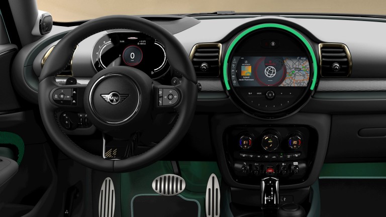 الإصدار السرمدي MINI Clubman Untold - المقصورة - منظر لقمرة القيادة - الراحة وباقات التقنية المتقدمة