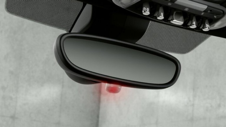 الإصدار السرمدي MINI Clubman Untold - التصميم الداخلي - نظام الإنذار