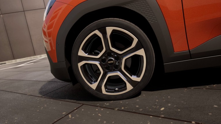 السيارة الكهربائية بالكامل MINI Aceman - التصميم الخارجي- العجلات المعدنية السبائكية