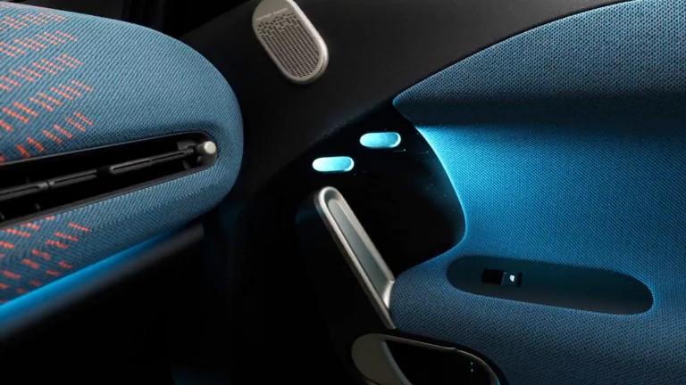 السيارة MINI Aceman الكهربائية بالكامل - التصميم الداخلي - المعرض -نمط المقاعد 4