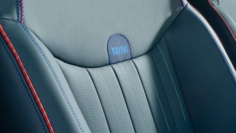 السيارة MINI Aceman الكهربائية بالكامل - التصميم الداخلي - المعرض -نمط المقاعد 1