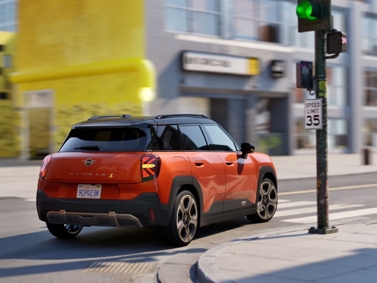 السيارة الكهربائية بالكامل MINI Aceman - المساحة والتنوع - الرشاقة