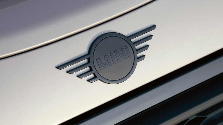 MINI Hatch بثلاثة أبواب - الشكل الخارجي - درجات اللون تصميمية بالأسود بيانو