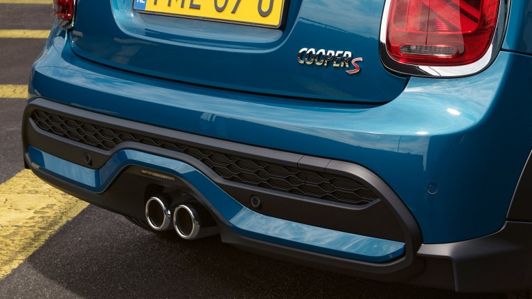MINI 5-door Hatch – black exhaust end pipe – rear bumper 