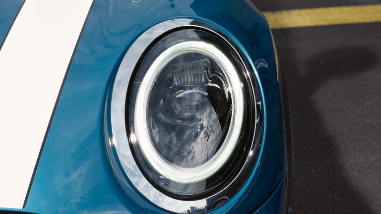 MINI Hatch بخمسة أبواب - ضوء LED - أضواء أمامية قابلة للموائمة.