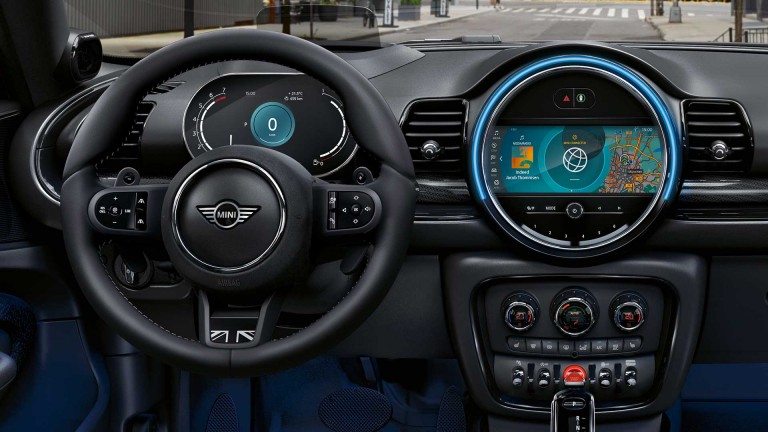 سيارة MINI Clubman - قمرة القيادة - باقات التقنية والراحة 