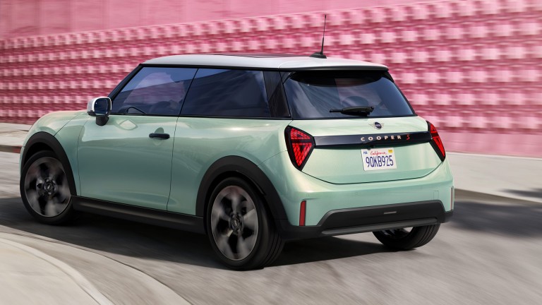 سيارة MINI Cooper الثلاثية الأبواب - التشكيلة - تجربة القيادة