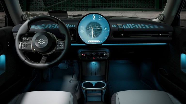السيارة MINI Cooper الثلاثية الأبواب - التخصيص - إضفاء الطابع الشخصي - مقطع فيديو