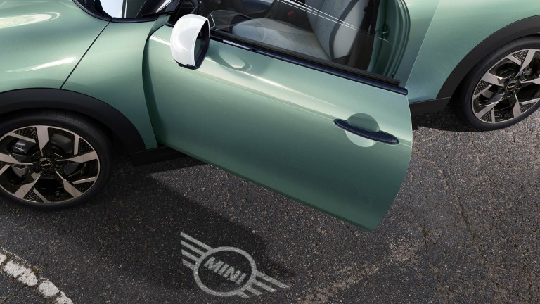 السيارة MINI Cooper الثلاثية الأبواب – التجربة الرقمية - المفتاح الرقمي
