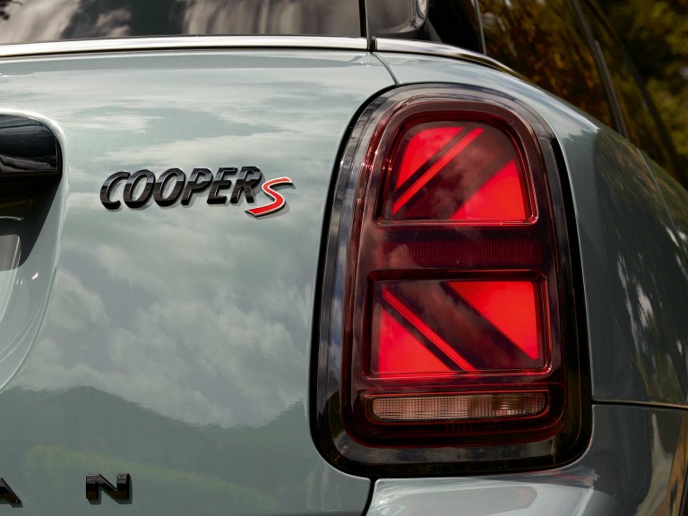 سيارة MINI Countryman الجديدة - المصابيح الخلفية بتصميم علم المملكة المتحدة