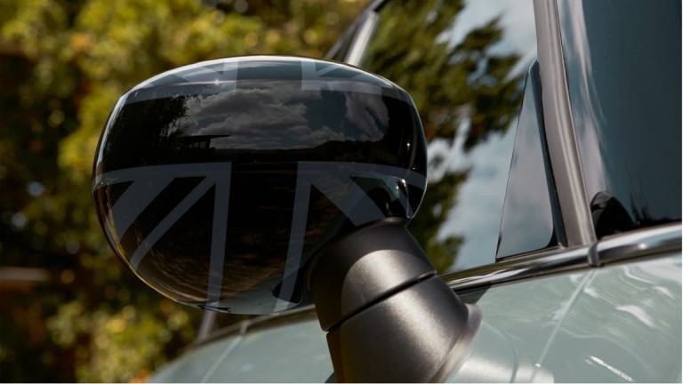 سيارة MINI F60 - أغطية المرايا الخارجية - الأسود القاتم الذي يجسد علم المملكة المتحدة