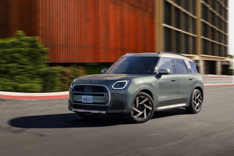 السيارة MINI Countryman تجربة القيادة - أجهزة مراقبة إضافية