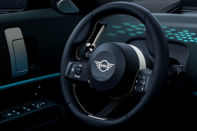 سيارة MINI Countryman - التصميم الداخلي - العجلات