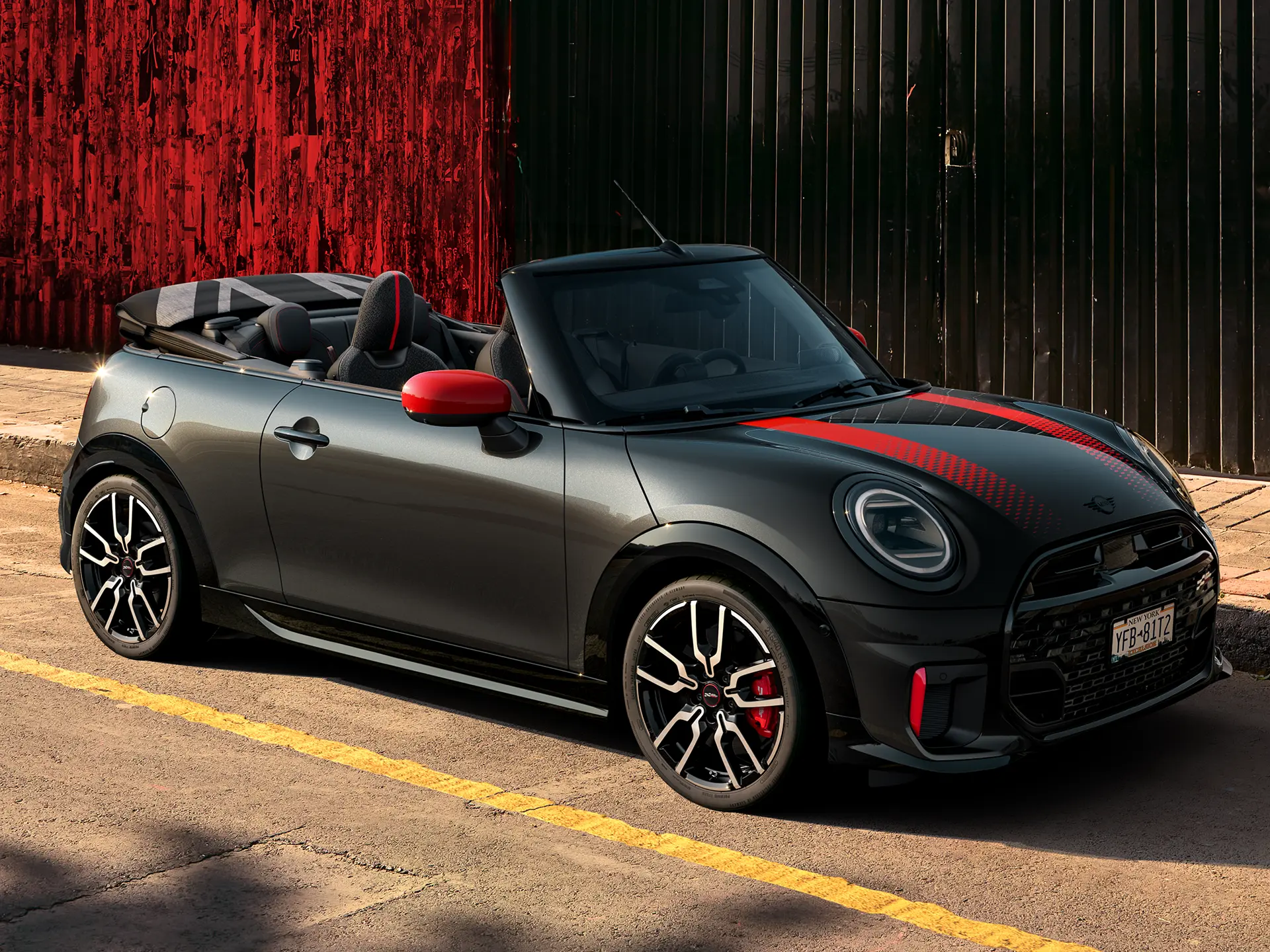 سيارة MINI JCW - سيارة Cooper بسقف مكشوف - إعلان تشويقي