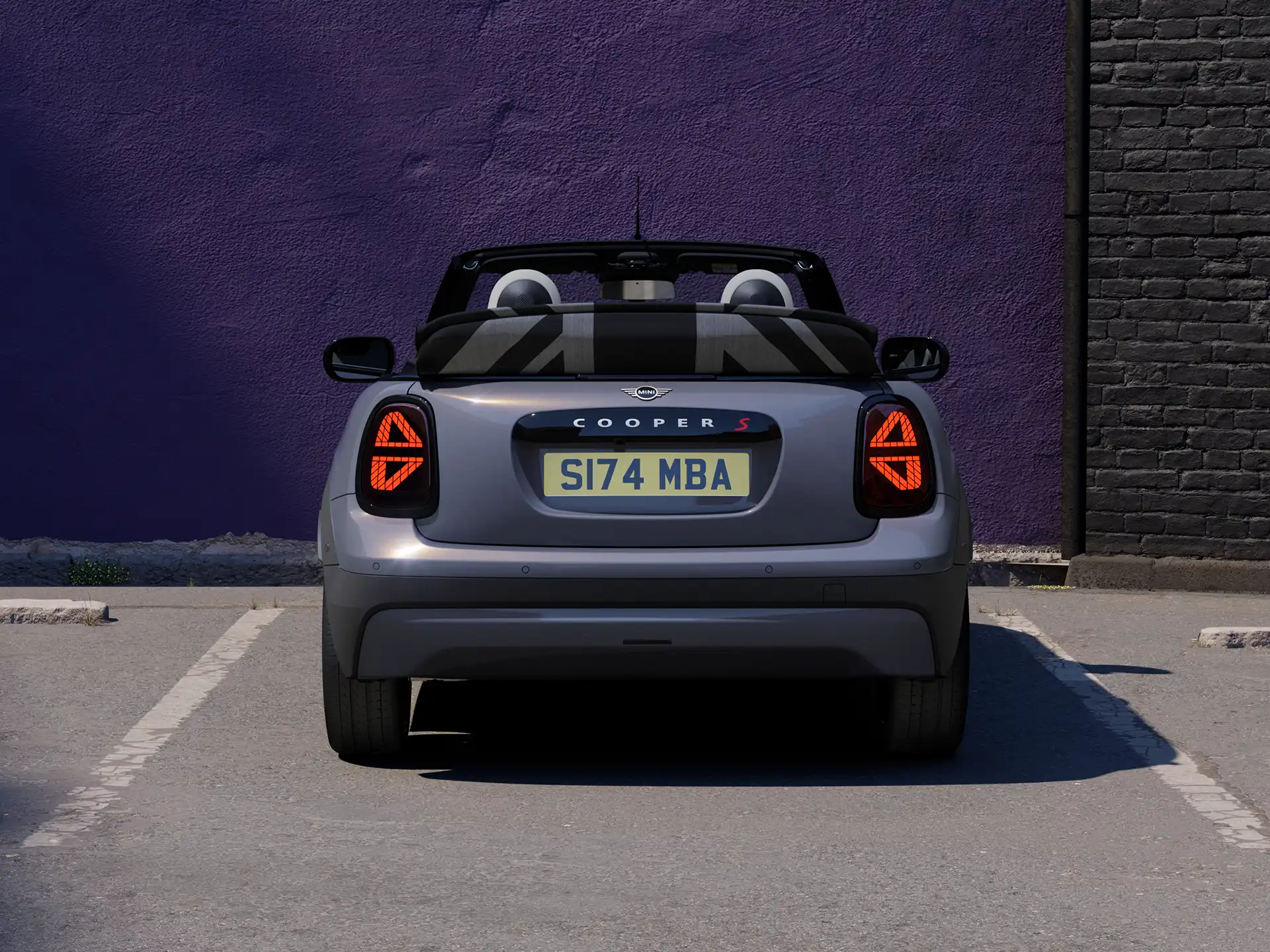 السيارة MINI Cooper Convertible – تجربة القيادة - وظيفة التحميل السهل