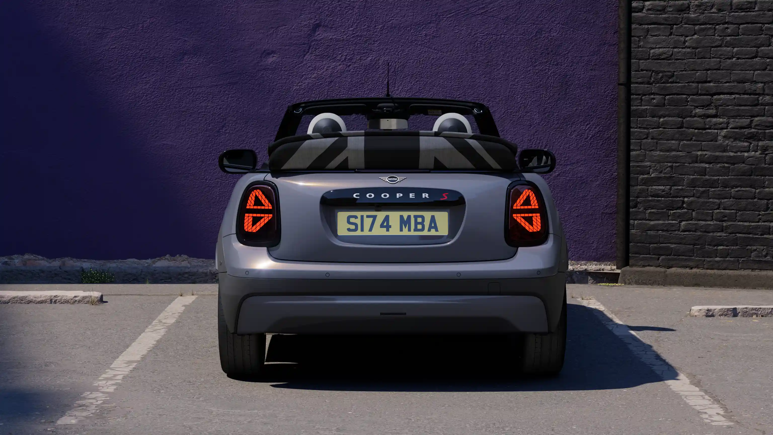 السيارة MINI Cooper Convertible - أبرز سمات التصميم الخارجي - منظر خلفي