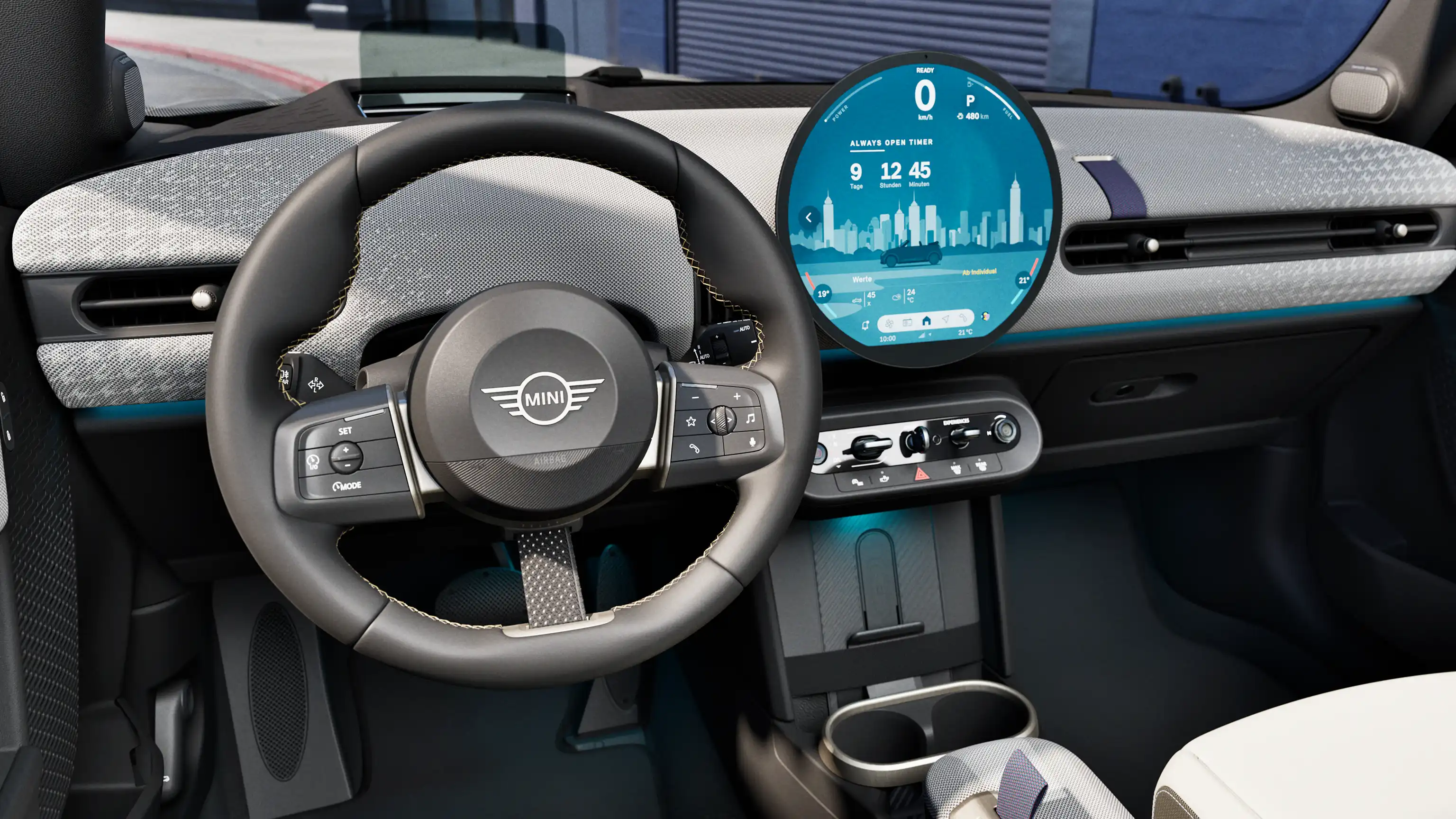 السيارة MINI Cooper Convertible - التصميم الداخلي - عجلة القيادة MINI بحجمها الأصلي