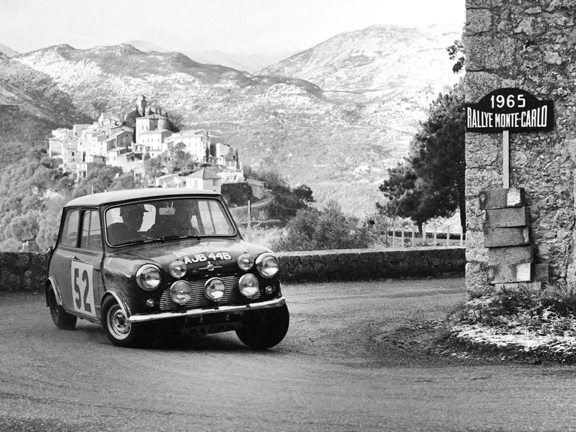 السيارة MINI John Cooper Works - طراز السباق Racing Mini