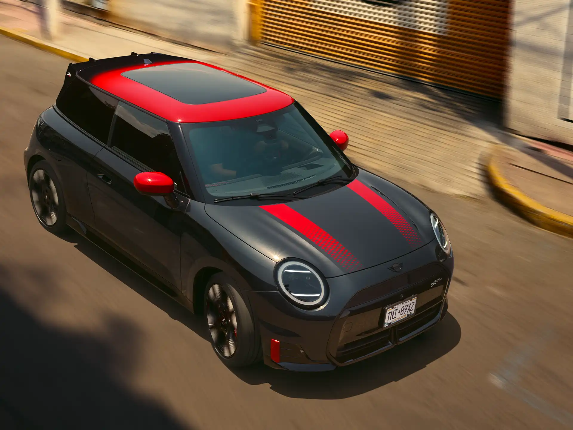 منظر علوي للسيارة MINI John Cooper Works طراز - J01 JCW