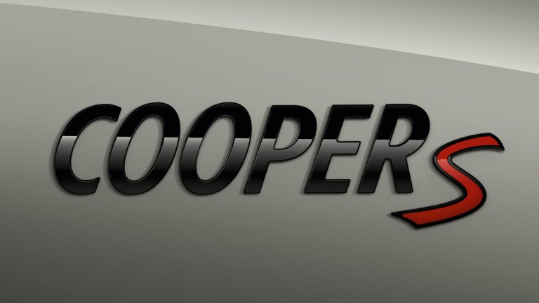 MINI Cooper S – designation logo – piano black and red