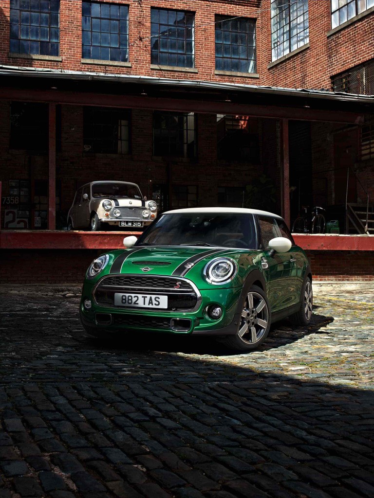 MINI 60 Years Edition – green, white and black – front view