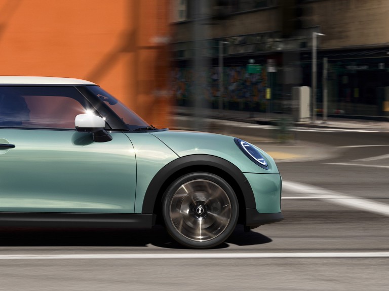 MINI Cooper 3 door - driving experience - monitoring surrounding