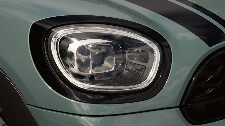 New MINI Countryman – adaptive front headlights – matrix technology