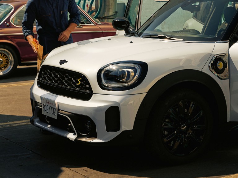 New MINI PHEV F60 – front grille – bumper
